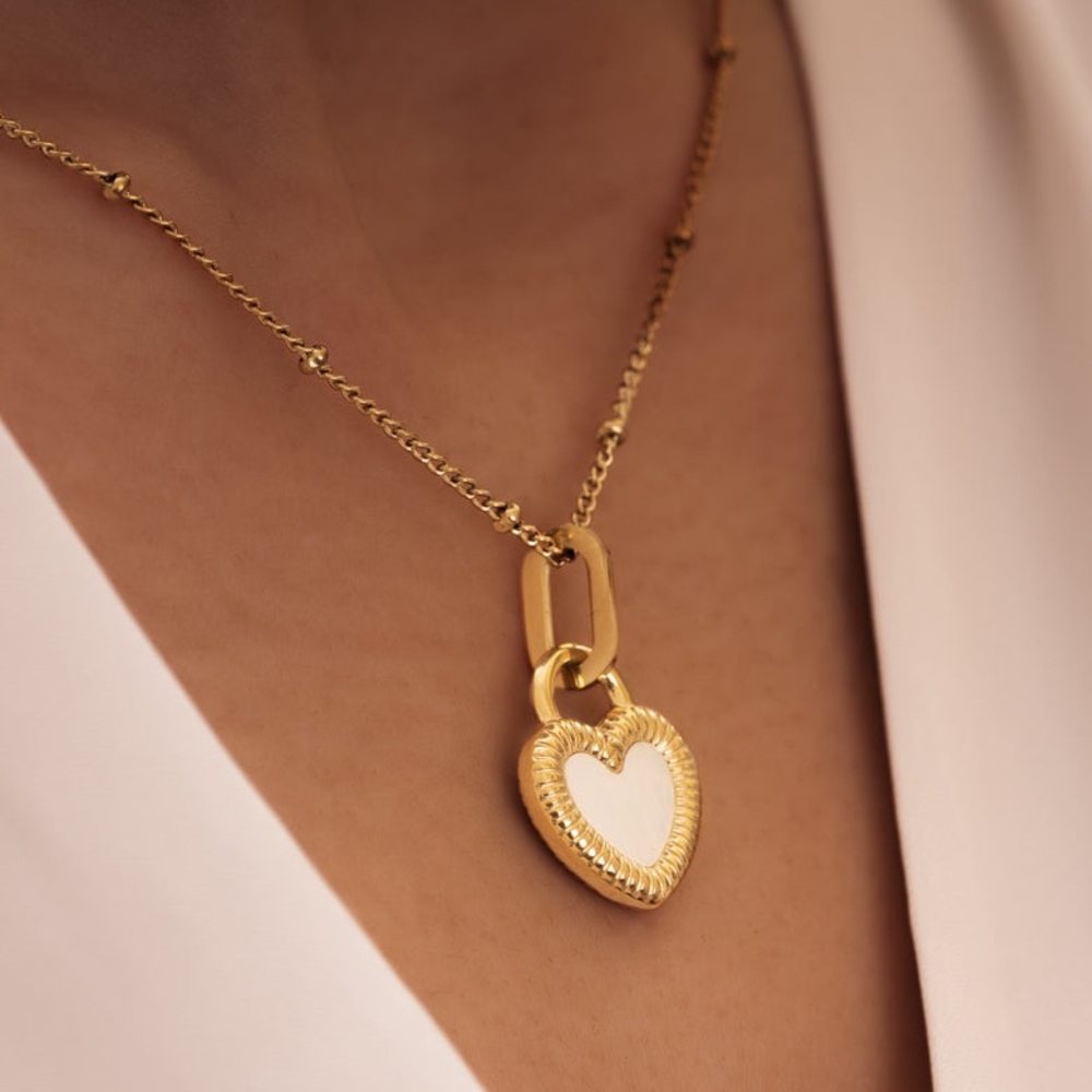 Elegant Black & White Mother-Of-Pearl Double-Sided Heart Pendant Necklace - Picture 4 of 7